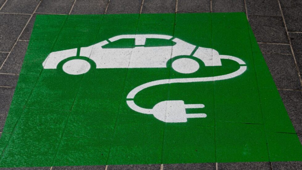 Electric vs Hybrid Cars: Exploring the Pros and Cons of Each Eco-Friendly Option