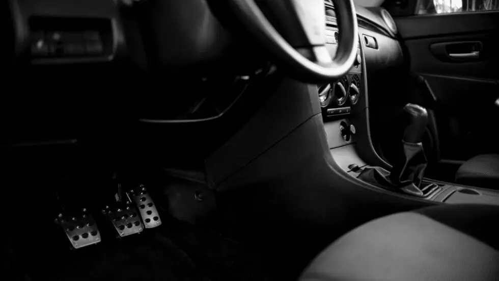 The Ultimate Guide to Automatic Transmission Fluid: Tips, Recommendations, and Maintenance